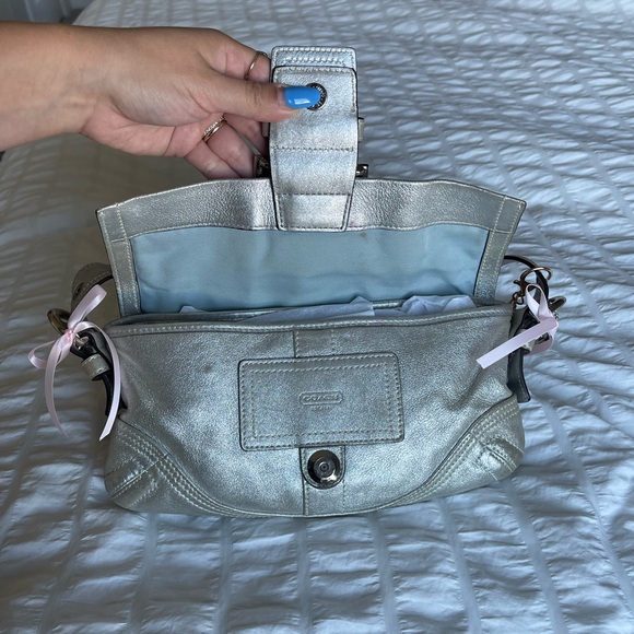 RARE Vintage COACH Y2K Silver Metallic Demi Shoulder Flap Bag 8B21 - Picture 12 of 17
